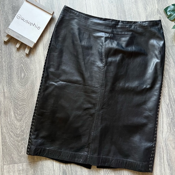 Ann Taylor leather pencil skirt with contrasting trim stitching. Size 10 - Picture 1 of 10
